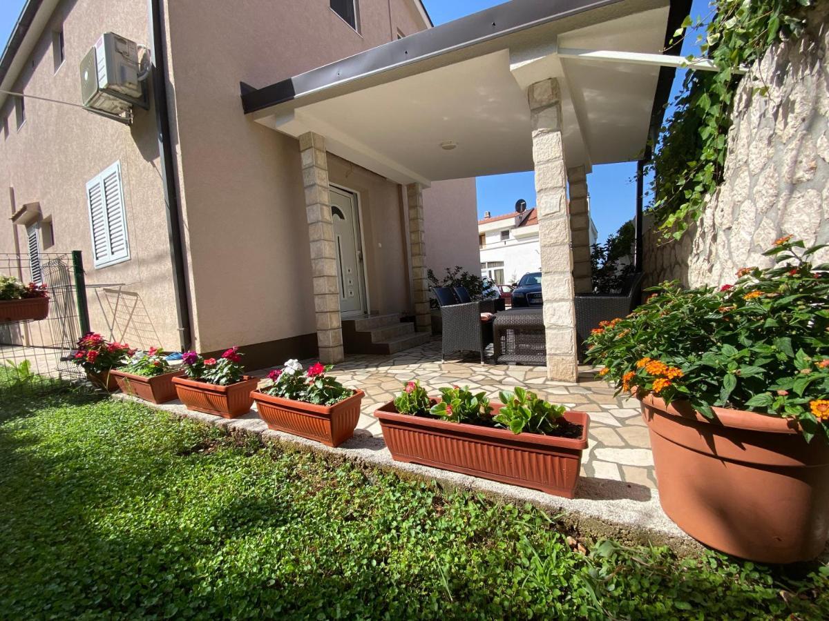 Momentera Apartments Cattaro Esterno foto